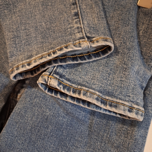Old Navy Size 10 Straight legged stretch jeans EUC - Picture 5 of 8
